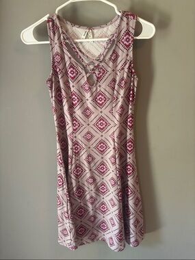 Mudd Sleeveless Midi Dress in Mauve with Burgundy Geometric Print